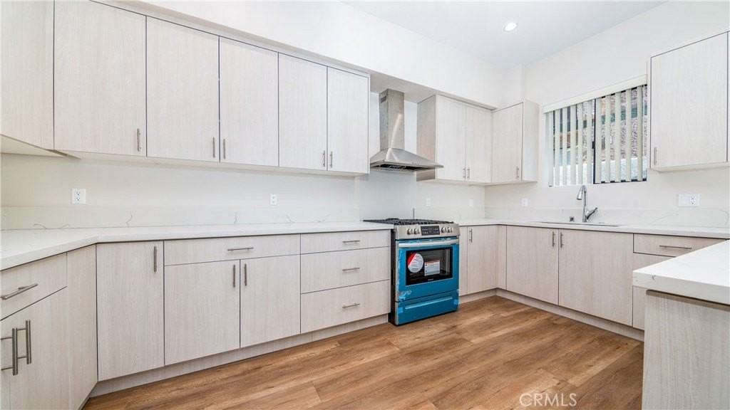 1128 Stanley Ave #D - Photo 3 of 10