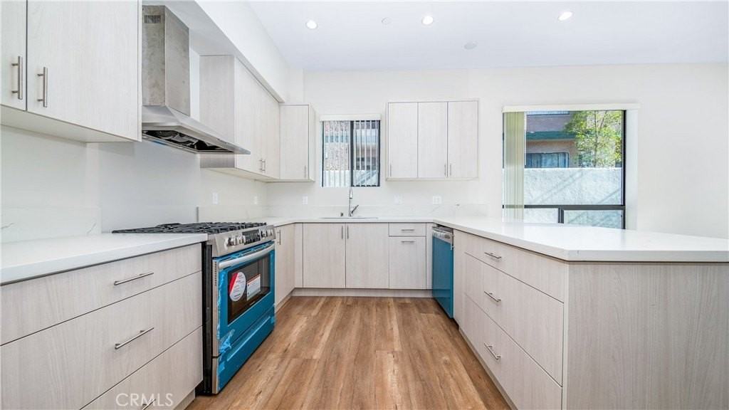 1128 Stanley Ave #D - Photo 4 of 10