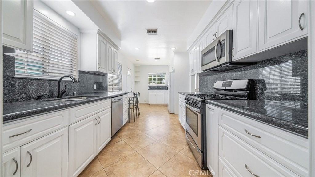 12549 Barbara Ann St - Photo 6 of 28
