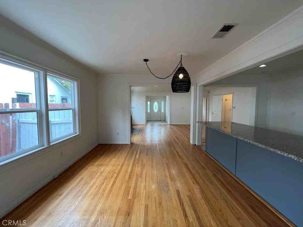 4316 Greenbush Ave - Photo 6 of 27