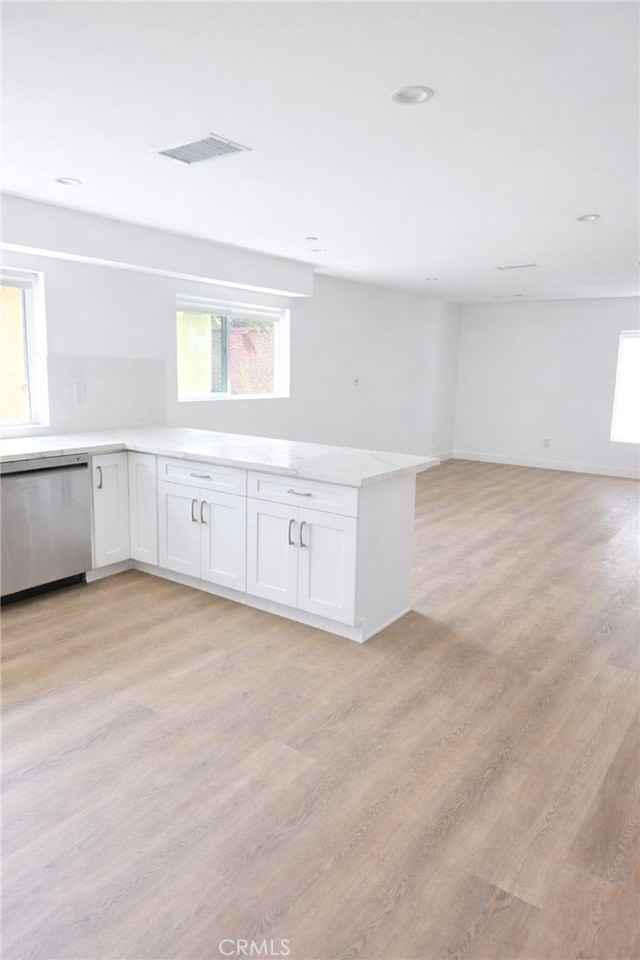 14169 Calvert St - Photo 5 of 20