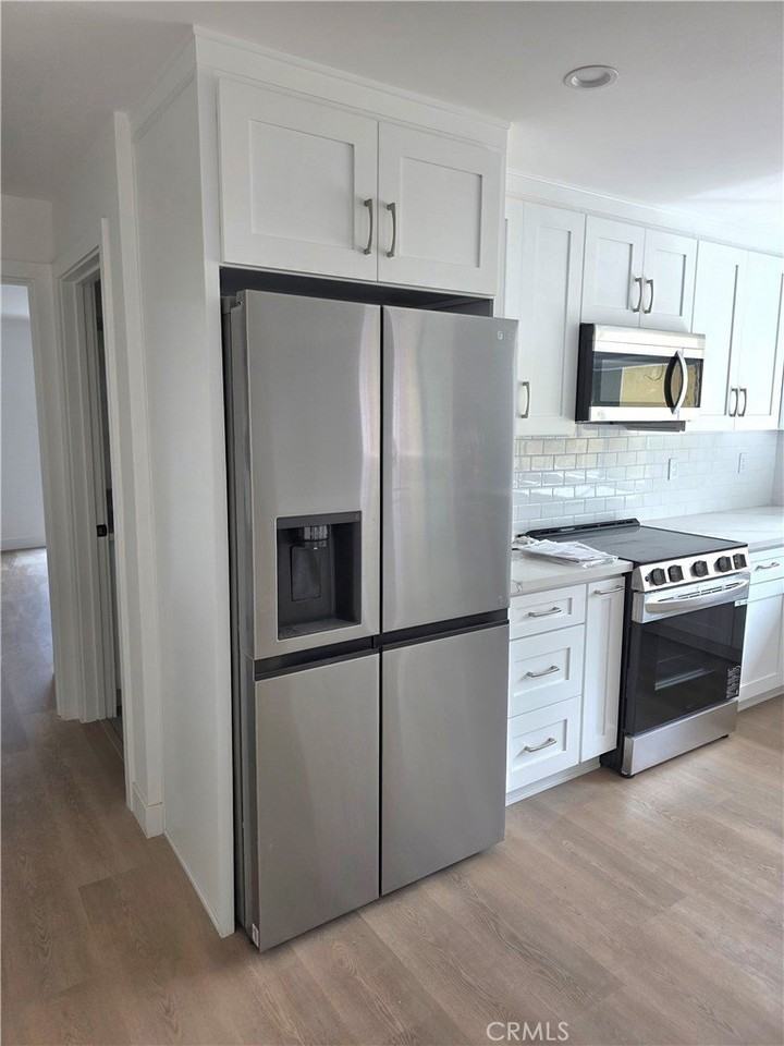 14169 Calvert St - Photo 6 of 20