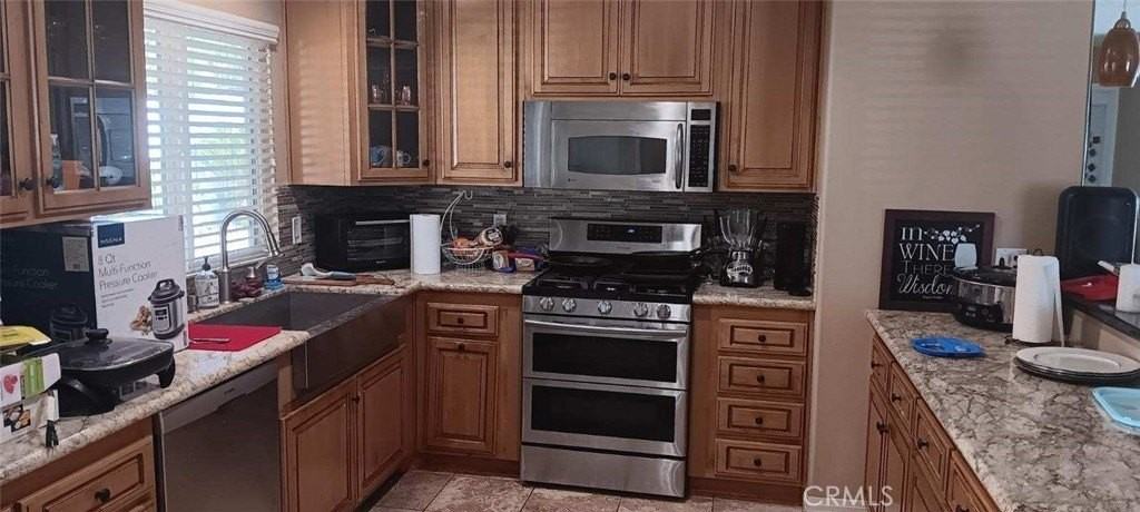 41880 6th St - Photo 5 of 8