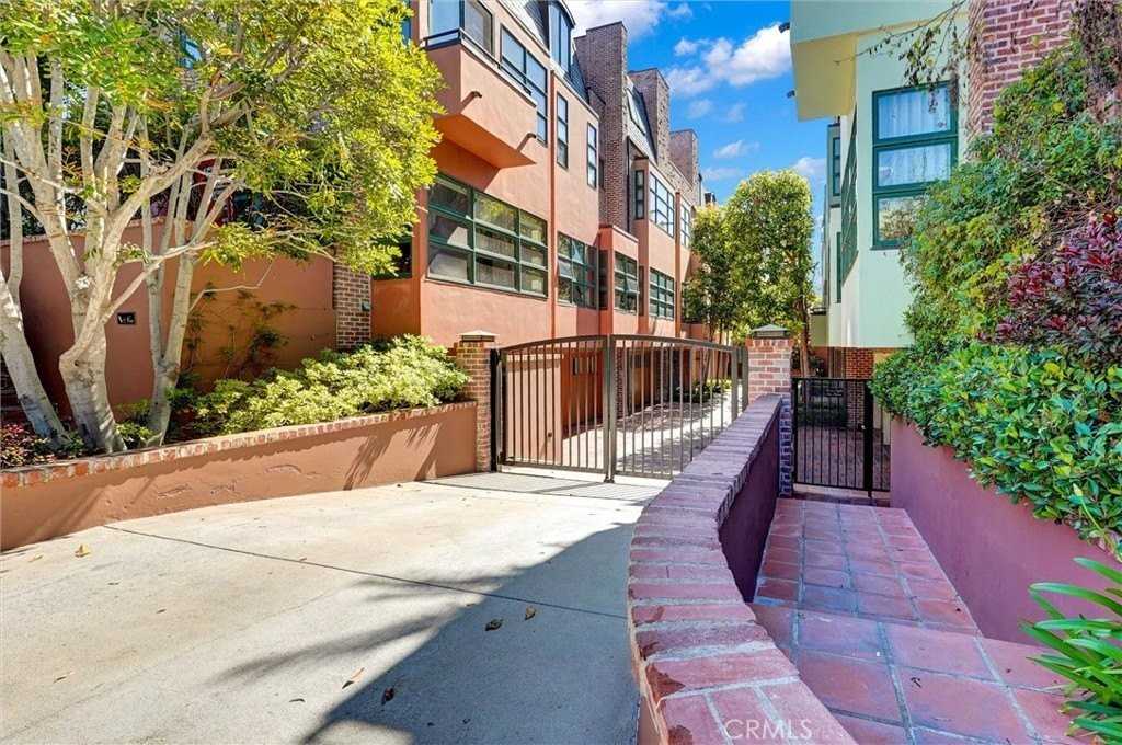 2323 S Beverly Glen Blvd #8 - Photo 2 of 35