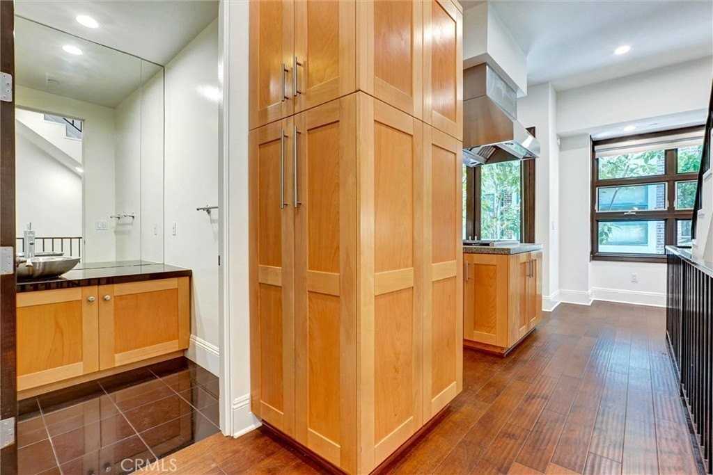 2323 S Beverly Glen Blvd #8 - Photo 5 of 35