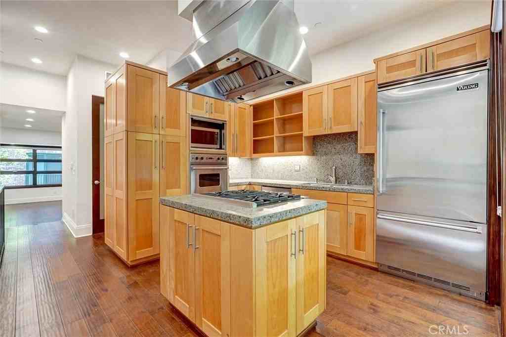 2323 S Beverly Glen Blvd #8 - Photo 6 of 35