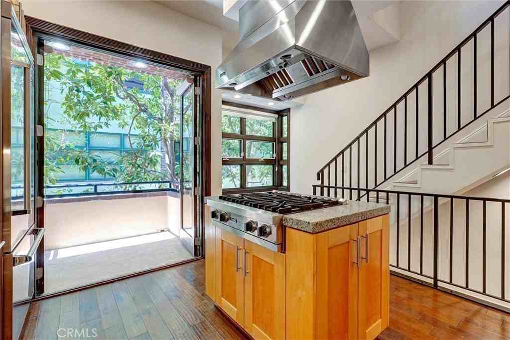 2323 S Beverly Glen Blvd #8 - Photo 7 of 35