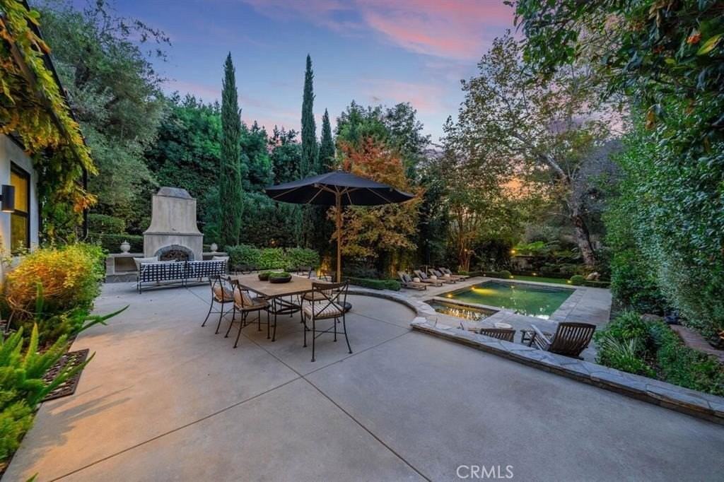 760 S San Rafael Ave - Photo 2 of 5