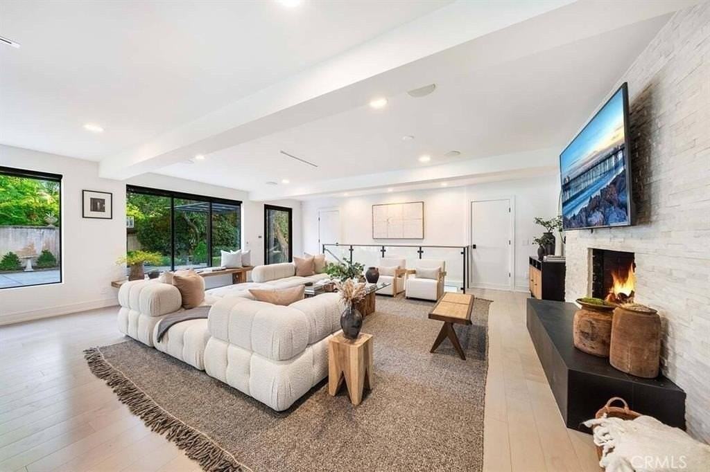 760 S San Rafael Ave - Photo 5 of 5