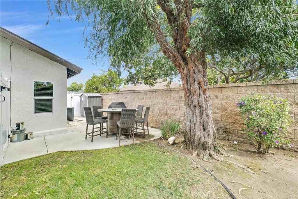 12363 Loraine Ave - Photo 2 of 30