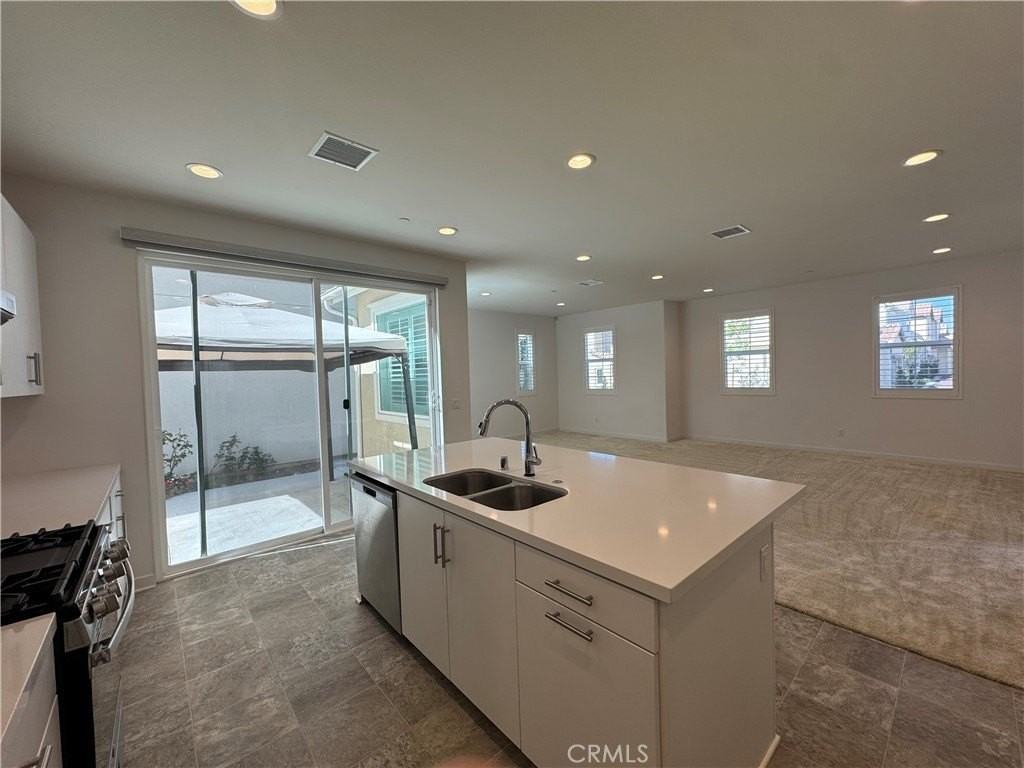 7018 Aloe Ln - Photo 7 of 39