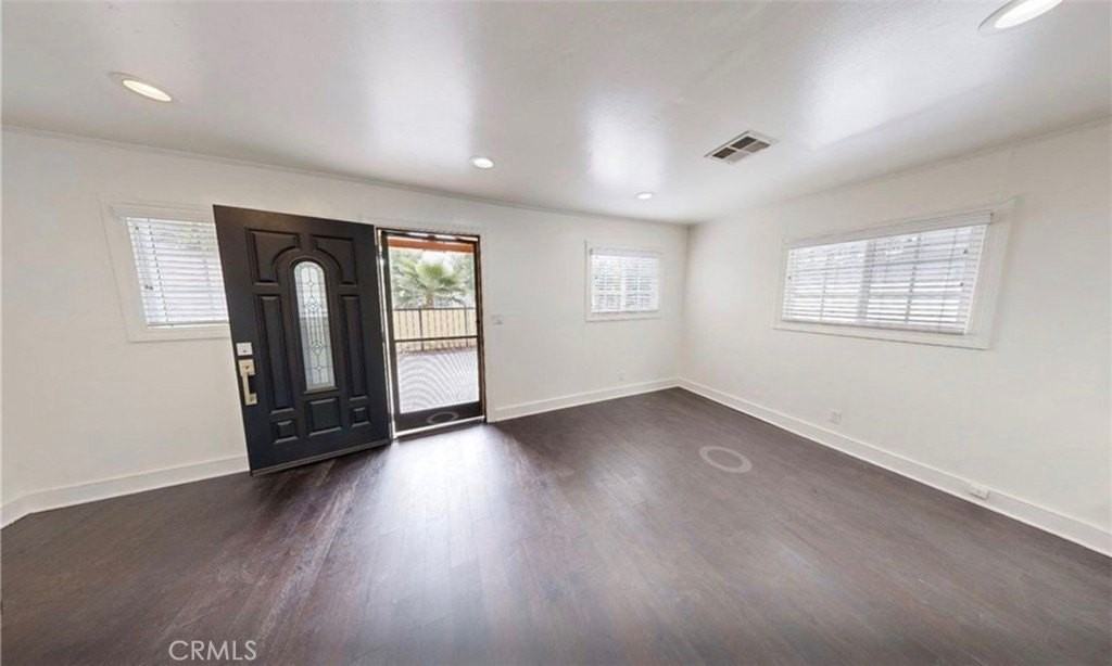 4563 Lexington Ave - Photo 4 of 7