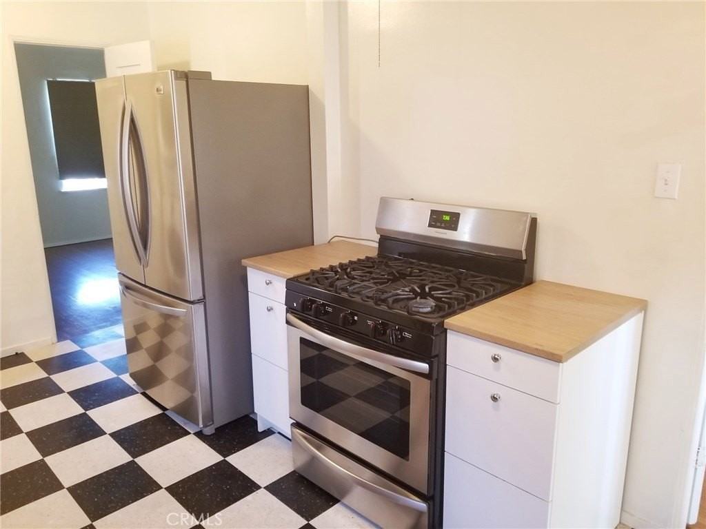 1641 Cabrillo Ave - Photo 6 of 15