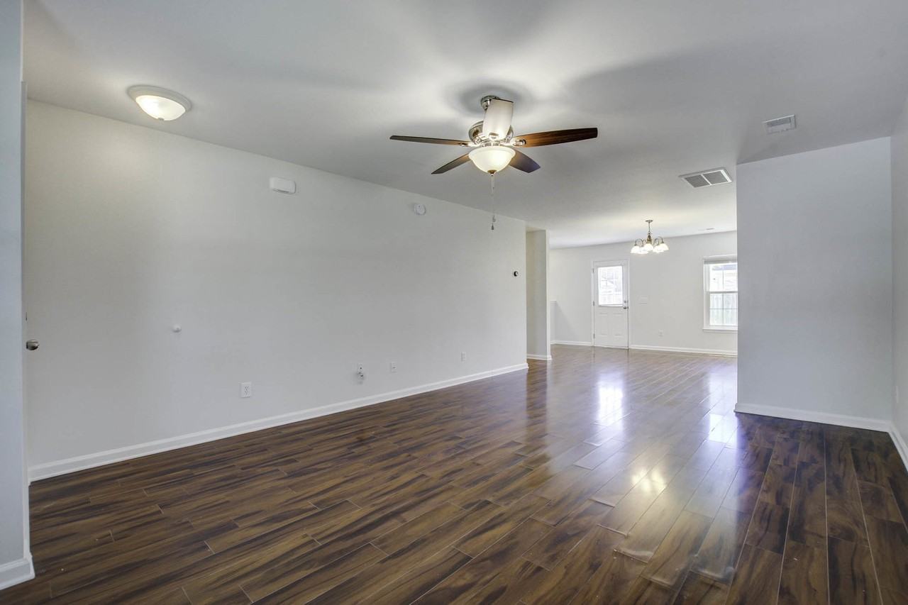 138 Thistle Rd - Photo 4 of 8