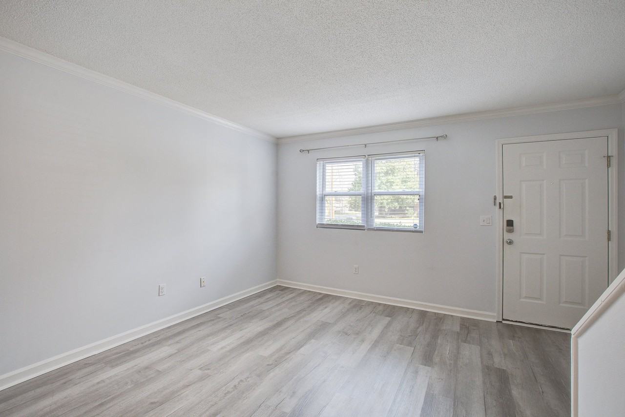 1836 Mepkin Rd #D9 - Photo 4 of 8