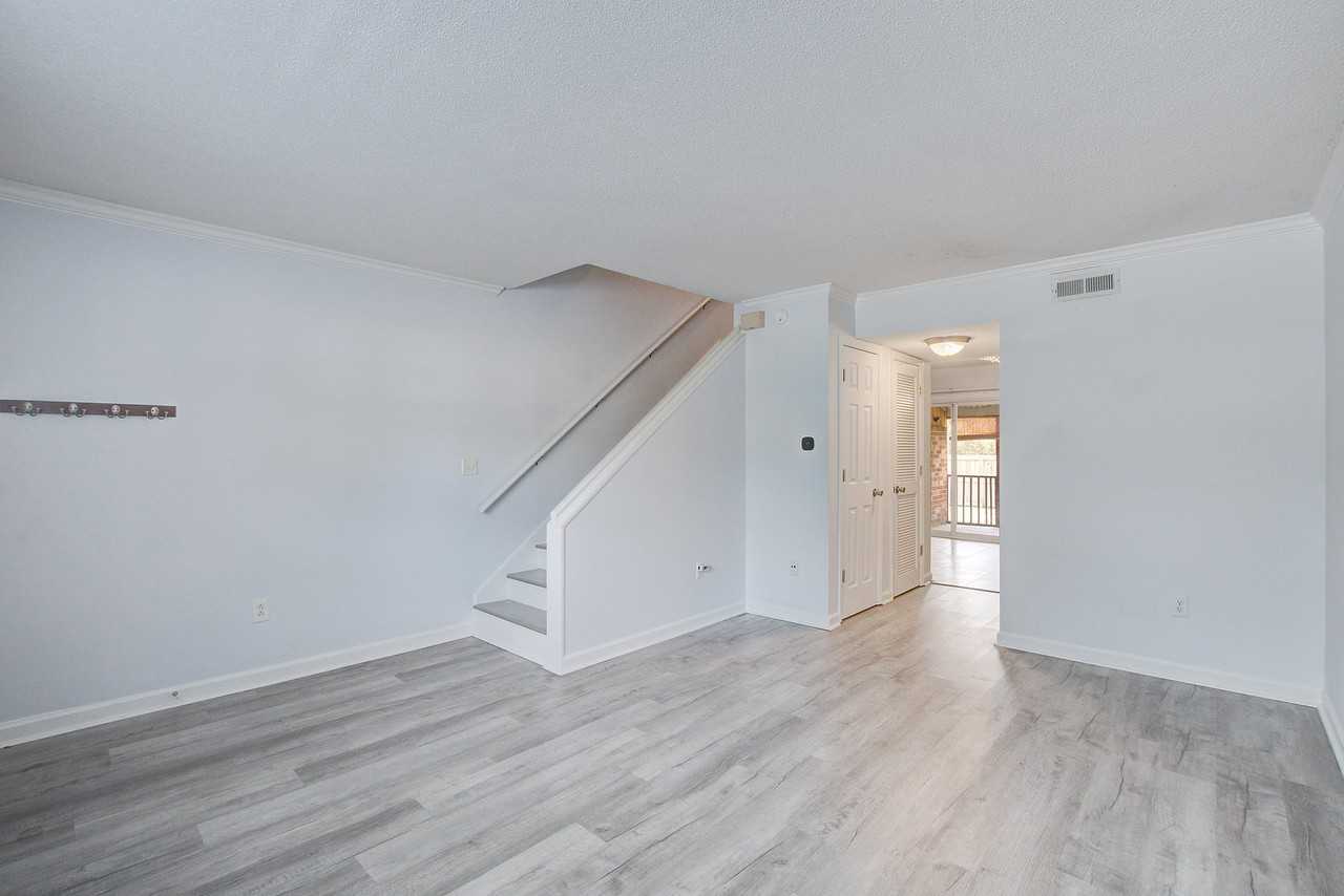 1836 Mepkin Rd #D9 - Photo 5 of 8