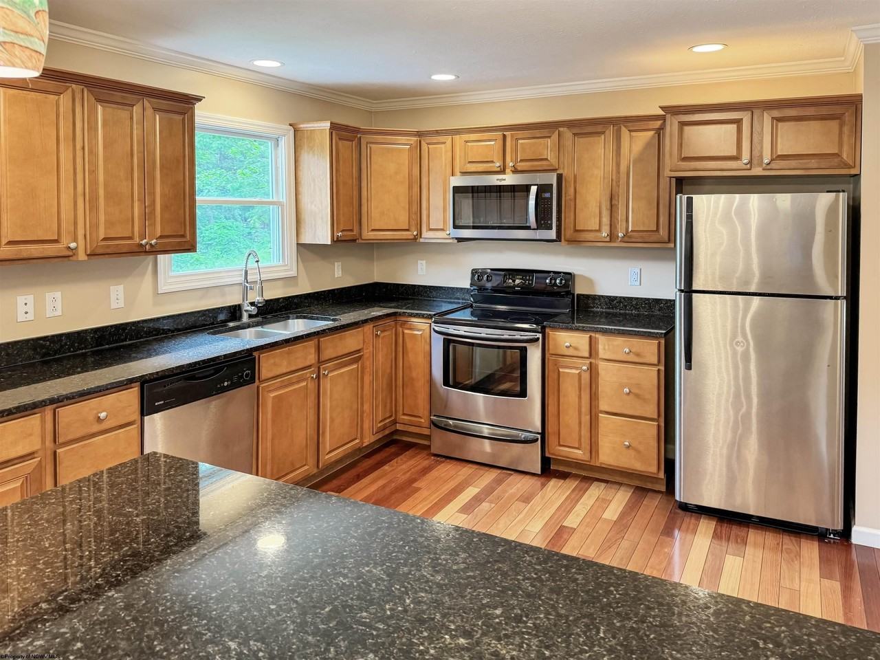 265 Palisades Dr - Photo 2 of 29