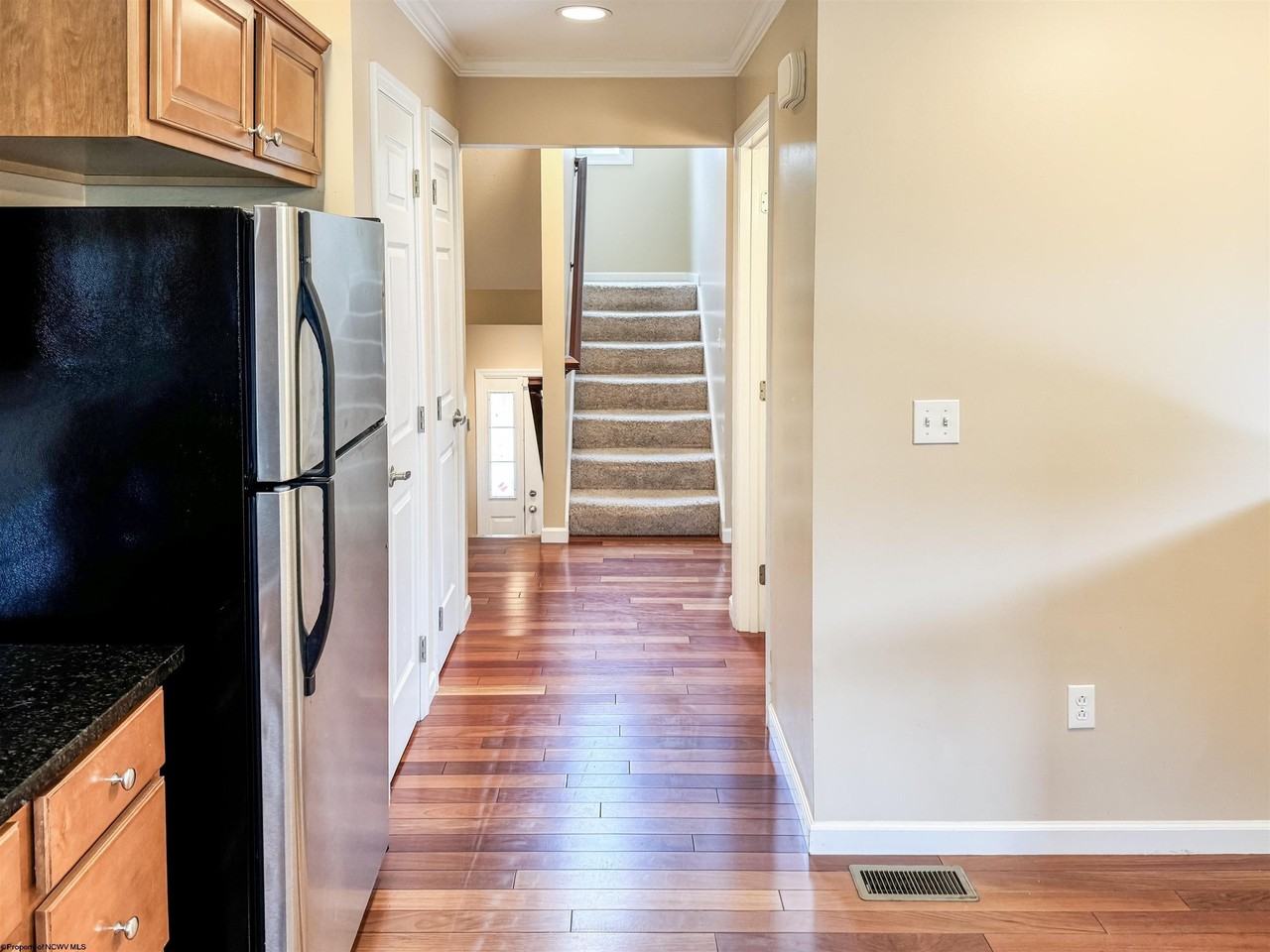 265 Palisades Dr - Photo 4 of 29