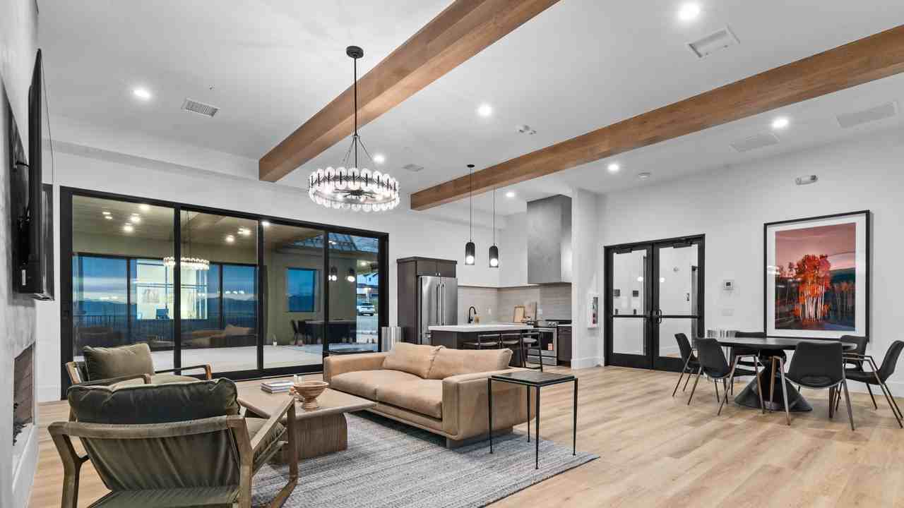 N 325 E #4275 - Photo 3 of 50