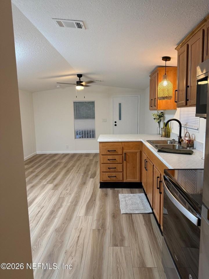 11098 Joel St - Photo 2 of 12