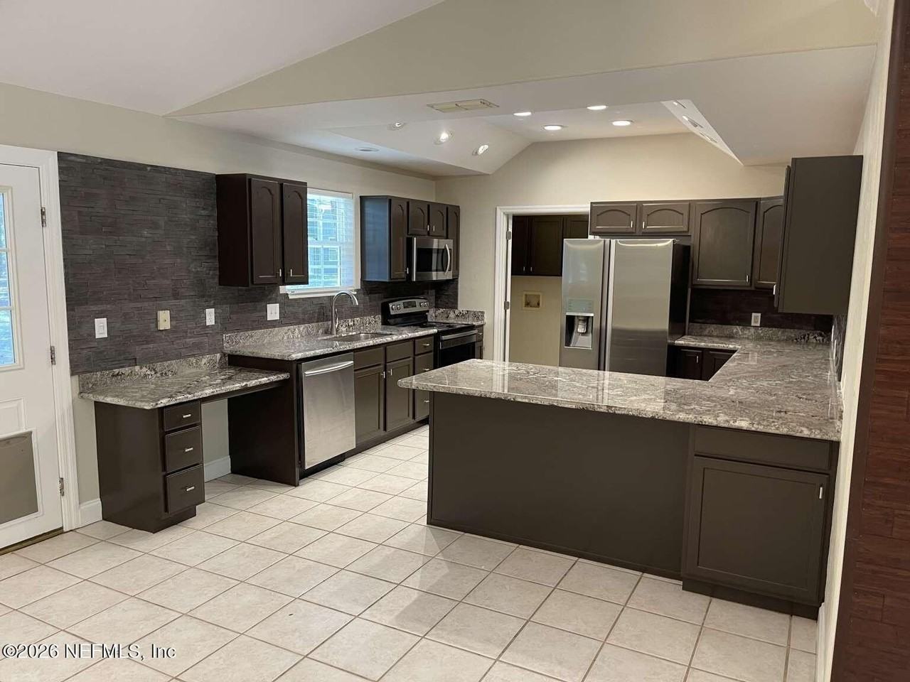 9050 Nw 131st Pl - Photo 5 of 21