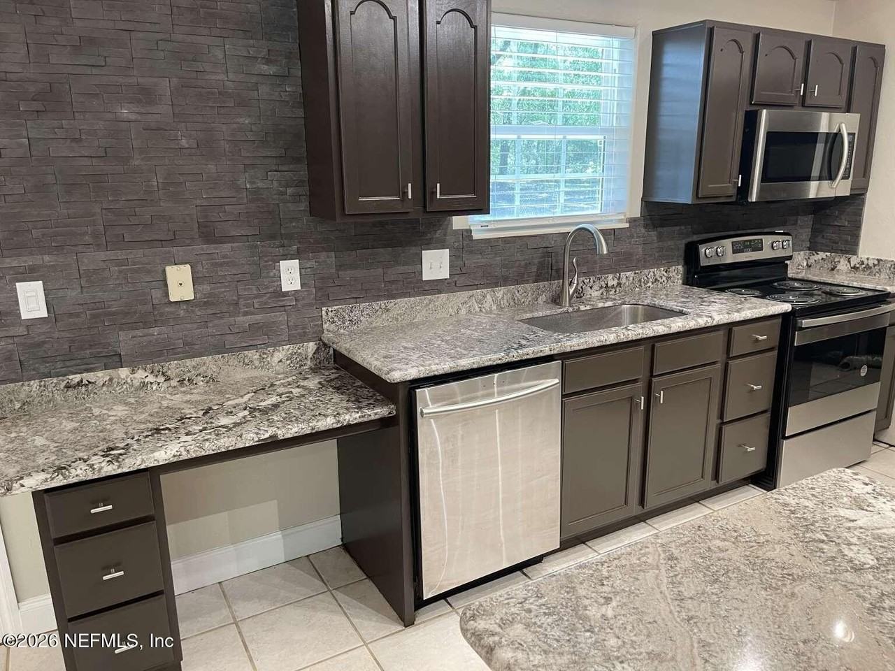 9050 Nw 131st Pl - Photo 6 of 21