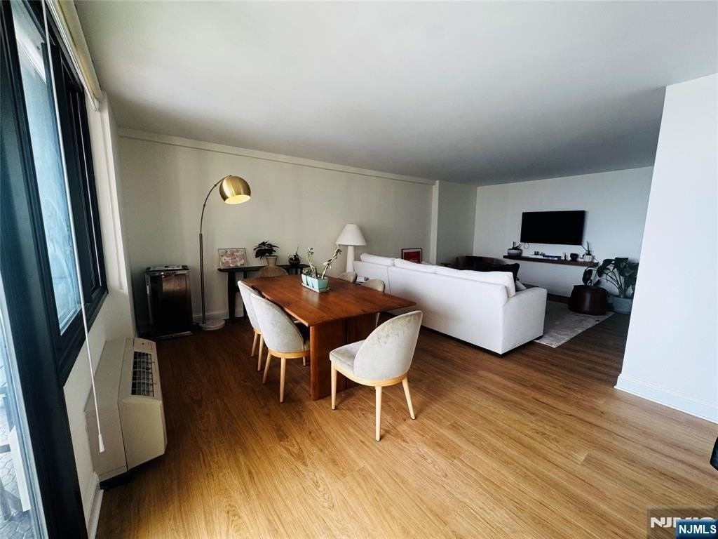 200 Winston Dr - Photo 5 of 24