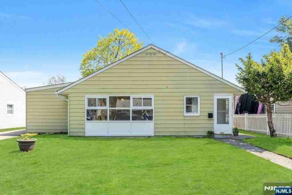 191 Howard Ave - Photo 2 of 15