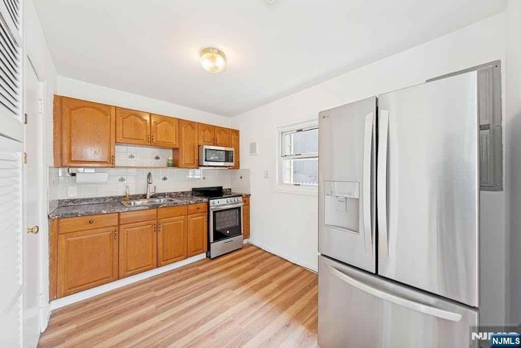 191 Howard Ave - Photo 5 of 15