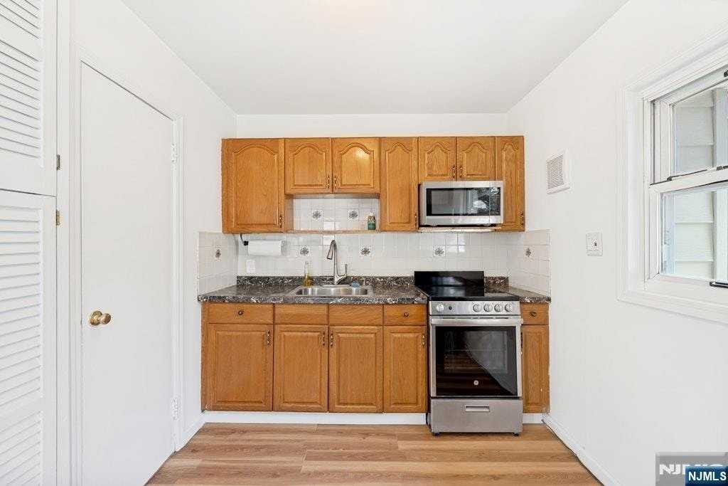 191 Howard Ave - Photo 6 of 15