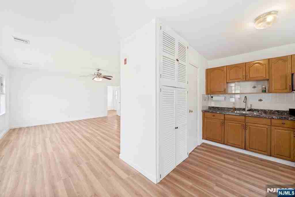 191 Howard Ave - Photo 7 of 15