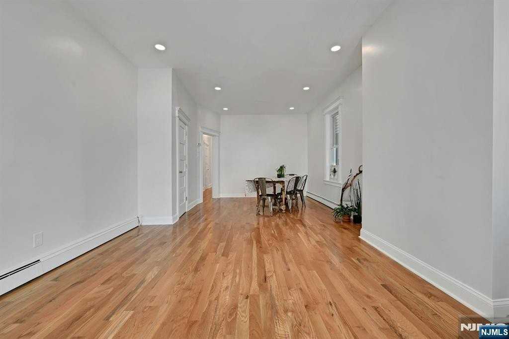 158 Edgar St - Photo 7 of 27