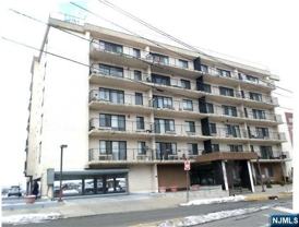 233 12th St Apt 3d - Photo 1 of 1