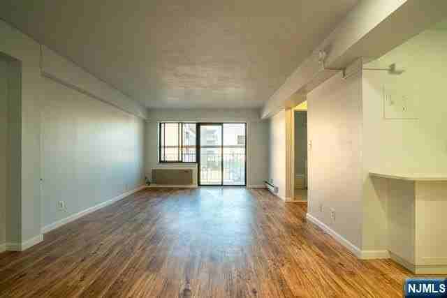 233 12th St Apt 3d - Photo 4 of 11