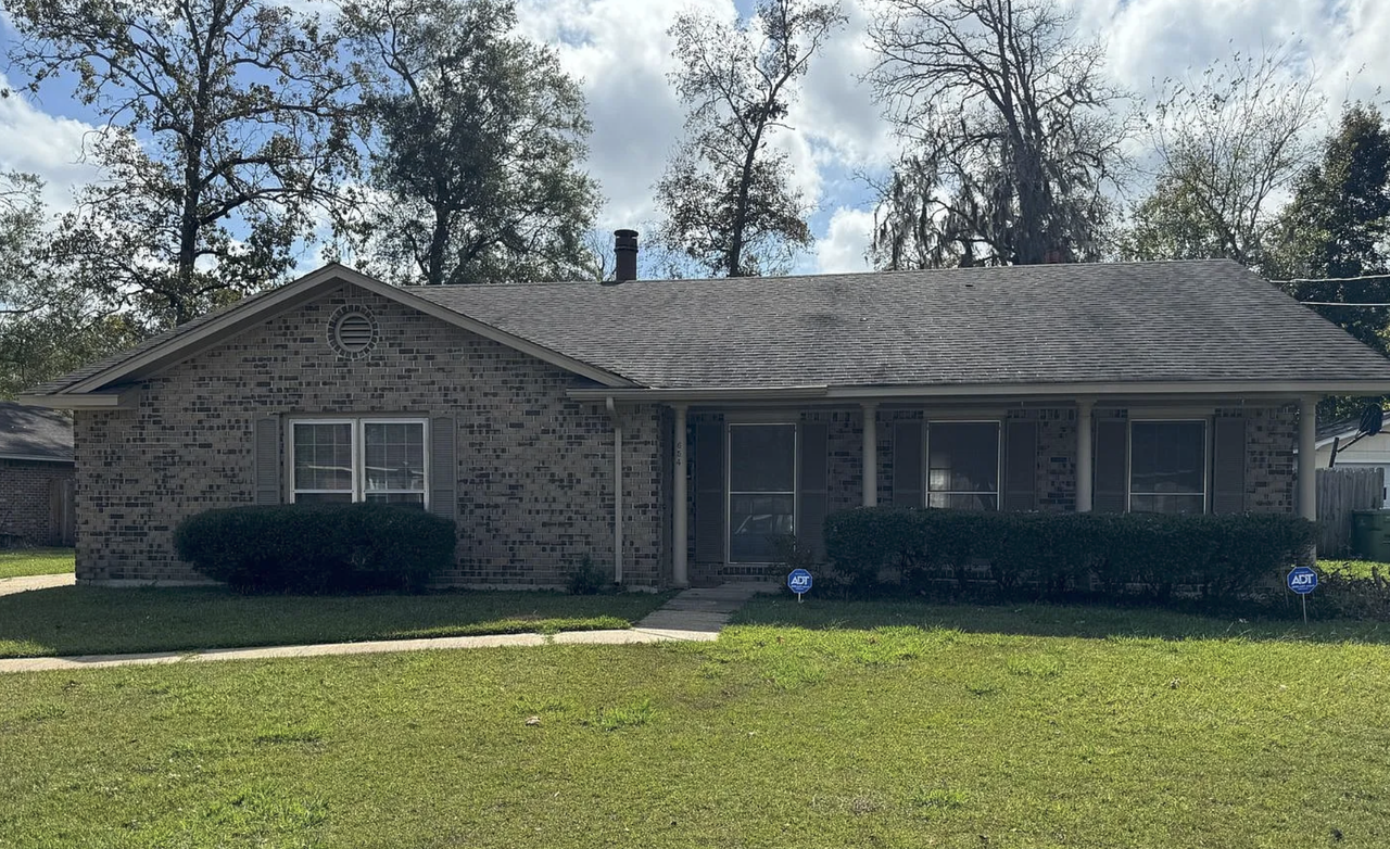 654 Mayflower Dr #1 - Photo 2 of 6