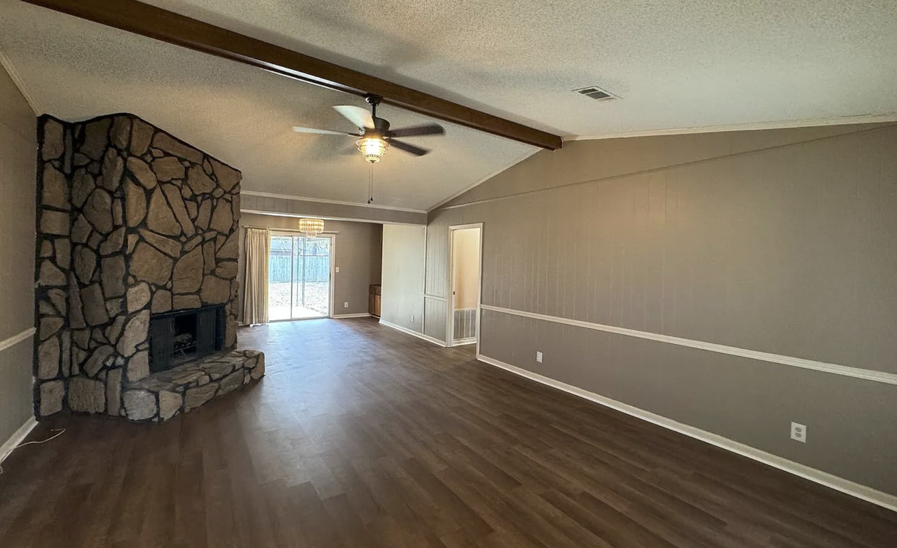 654 Mayflower Dr #1 - Photo 3 of 6