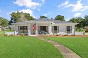 featured image of 3244 Cobblestone Dr #1