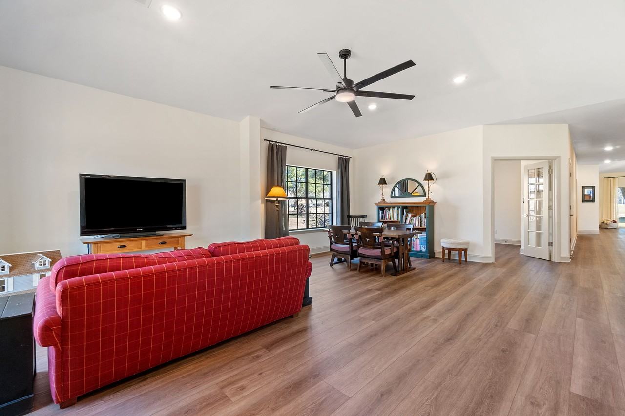 3244 Cobblestone Dr #1 - Photo 4 of 44