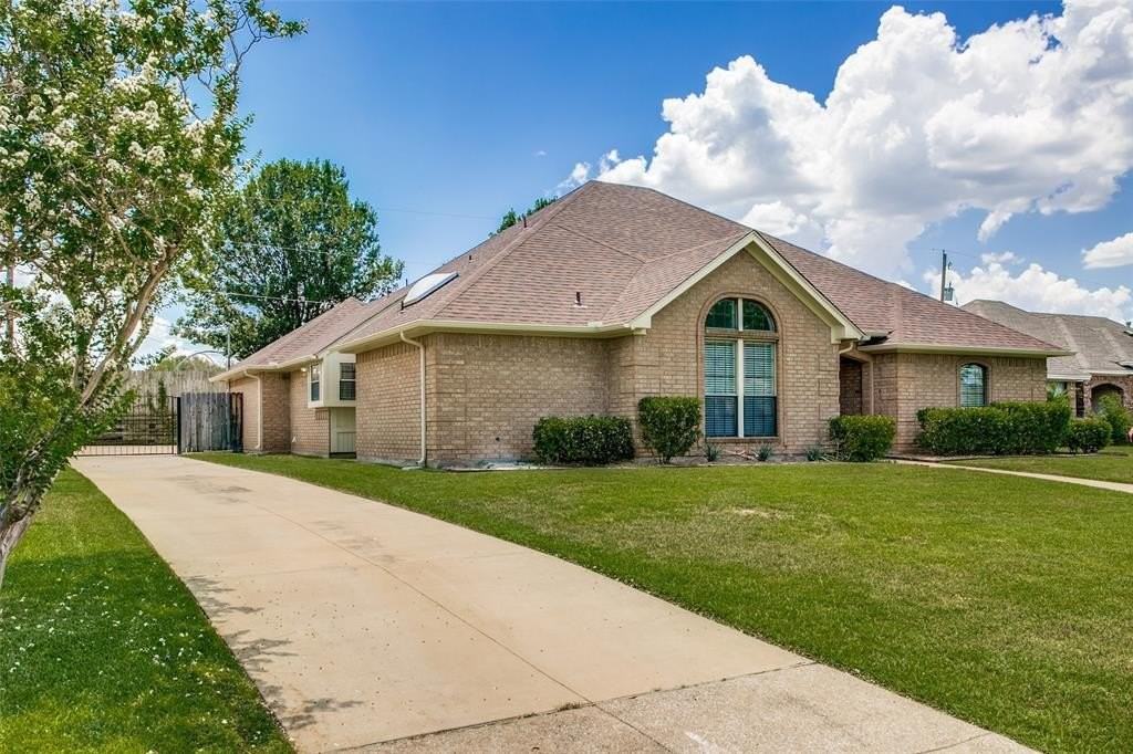 3107 Sweet Briar St - Photo 2 of 25