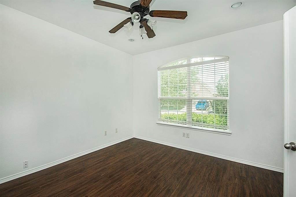 917 Swan Ridge Dr - Photo 2 of 27