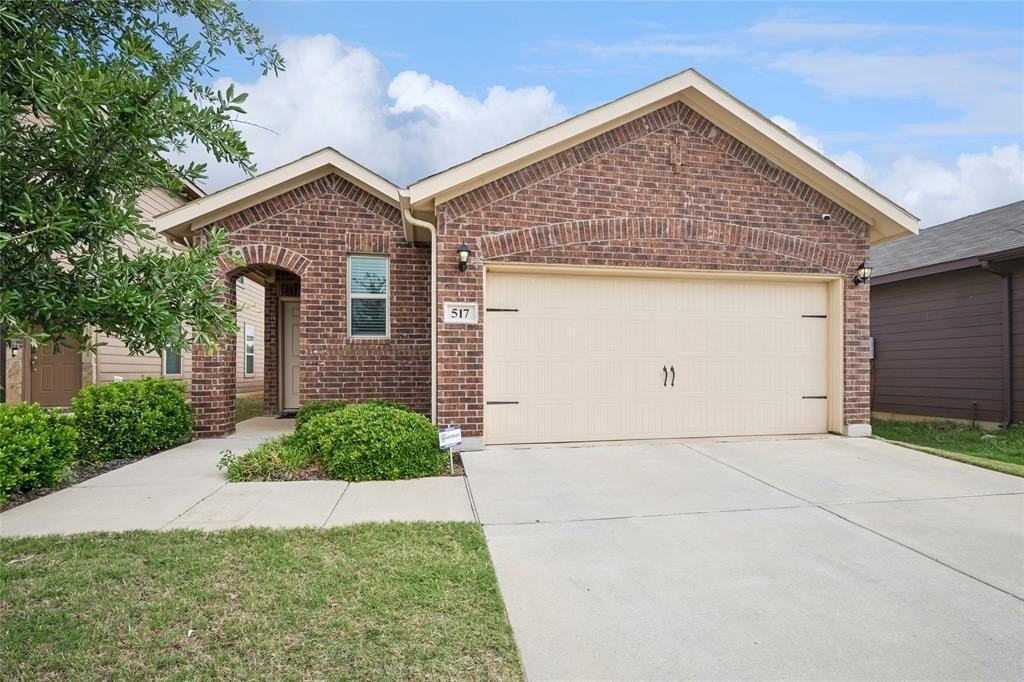 517 Concho St - Photo 2 of 16