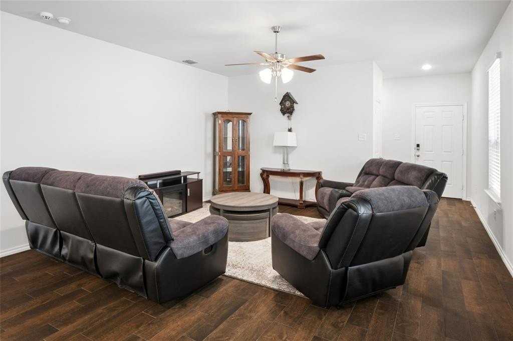 517 Concho St - Photo 4 of 16