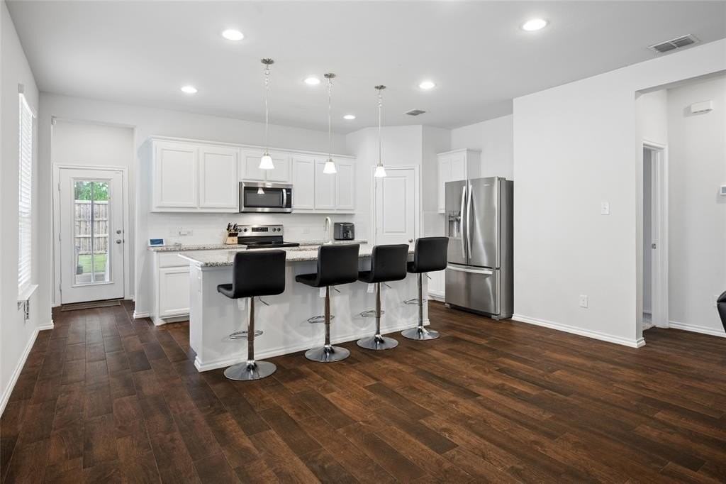 517 Concho St - Photo 6 of 16