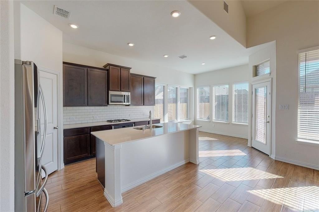 10143 Prairie Dr - Photo 2 of 40