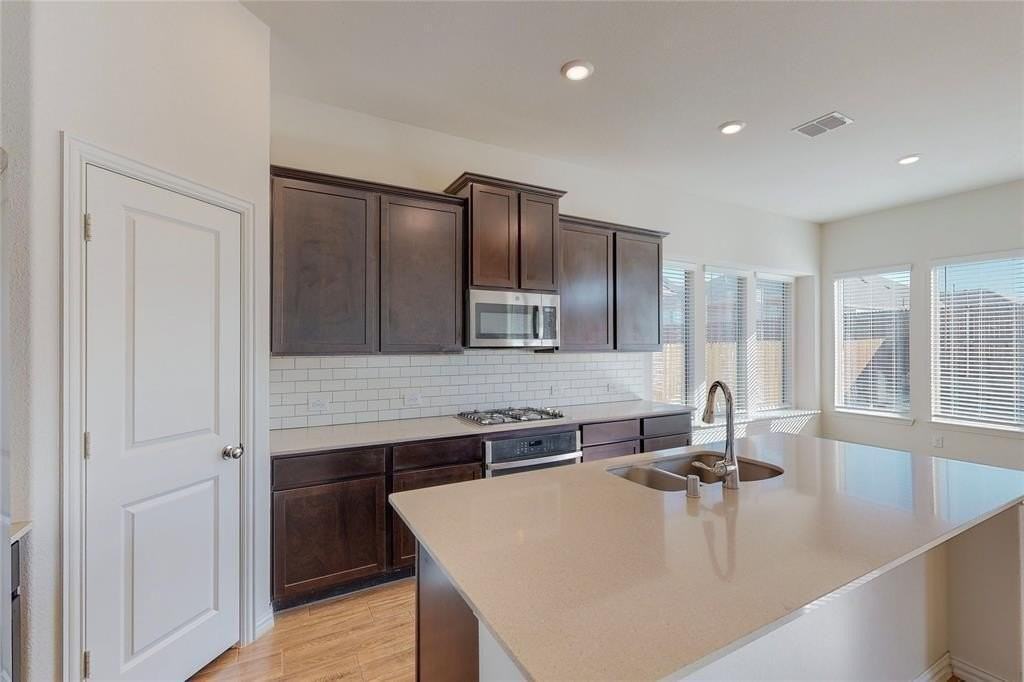 10143 Prairie Dr - Photo 3 of 40