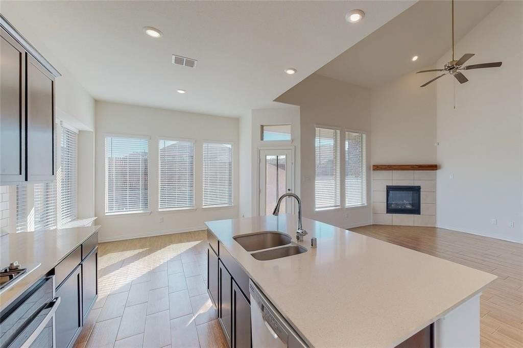 10143 Prairie Dr - Photo 5 of 40