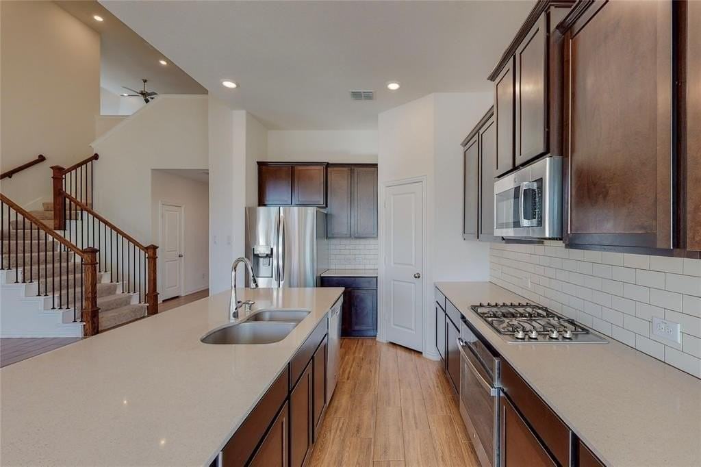 10143 Prairie Dr - Photo 7 of 40