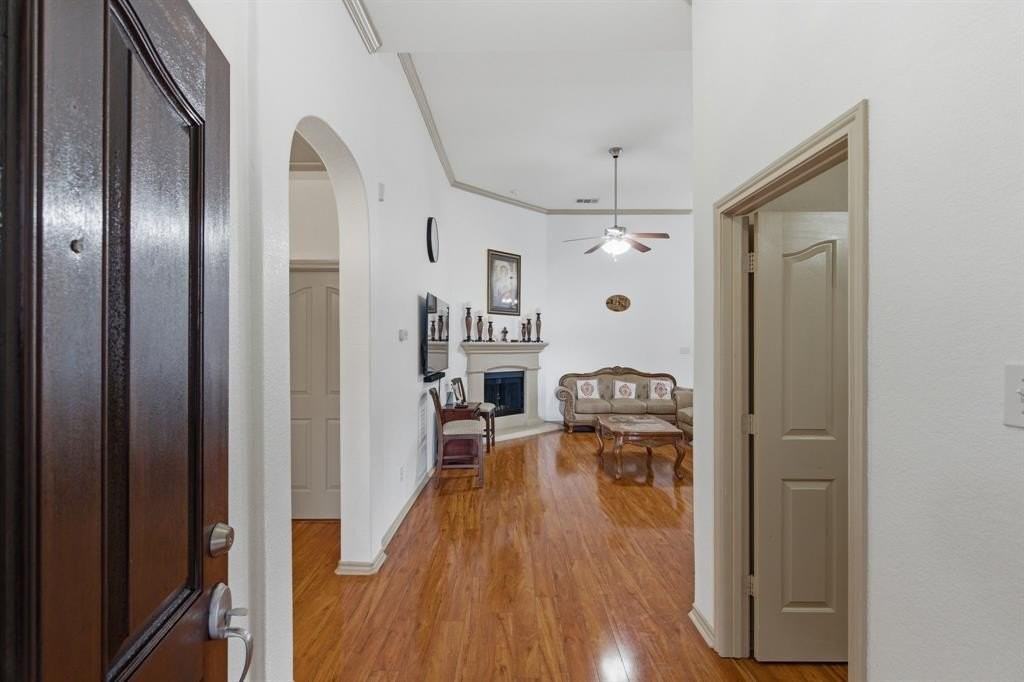 1442 Furlong Ct - Photo 4 of 33