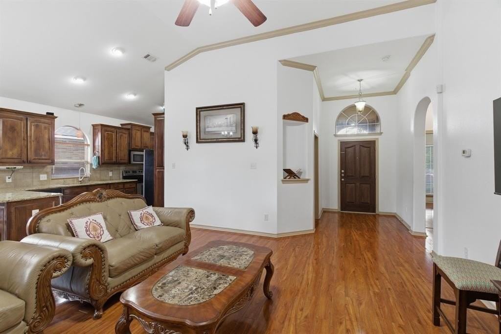 1442 Furlong Ct - Photo 5 of 33