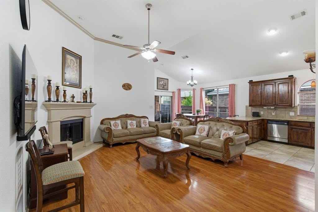 1442 Furlong Ct - Photo 6 of 33